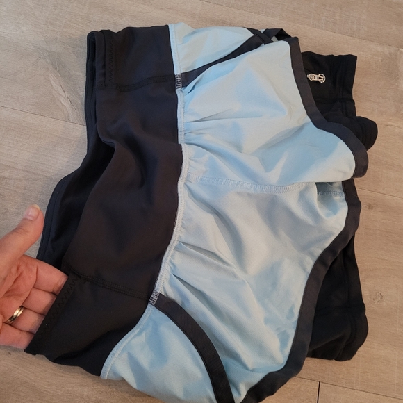 Lululemon double layer shorts, Size 2, blue and black - Picture 3 of 14
